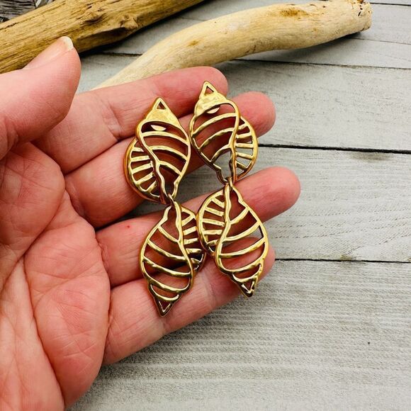 Chico’s Shell Gold Tone Drop Earrings - Picture 1 of 6